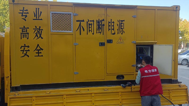 略阳柴油发电机组和UPS电源配合使用时，如何避免切换过程中的电力中断？