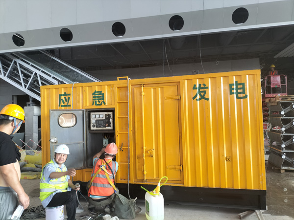 略阳怎样判断空气滤清器是否需要更换？